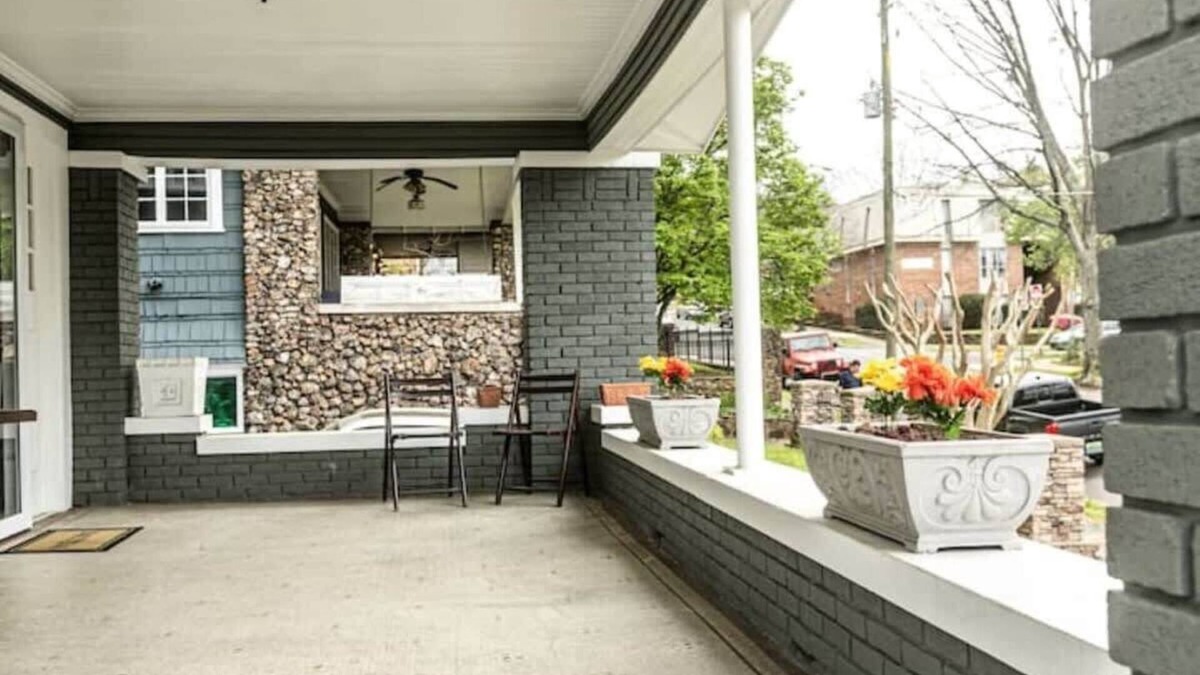 Birmingham House | 29th Street Trendy Lakeview Craftsman 8