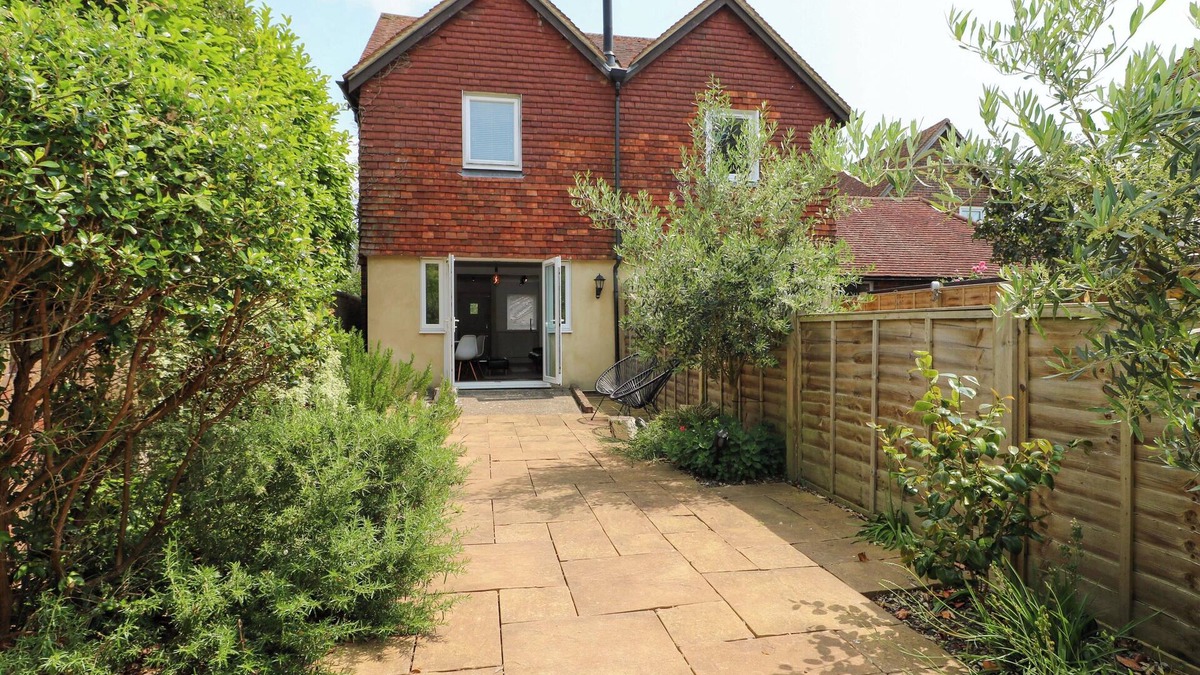 Langstone Cottage | 2A THE MEWS, family friendly, character holiday cottage in Langstone