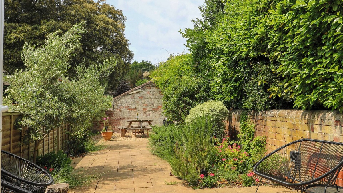 Langstone Cottage | 2A The Mews