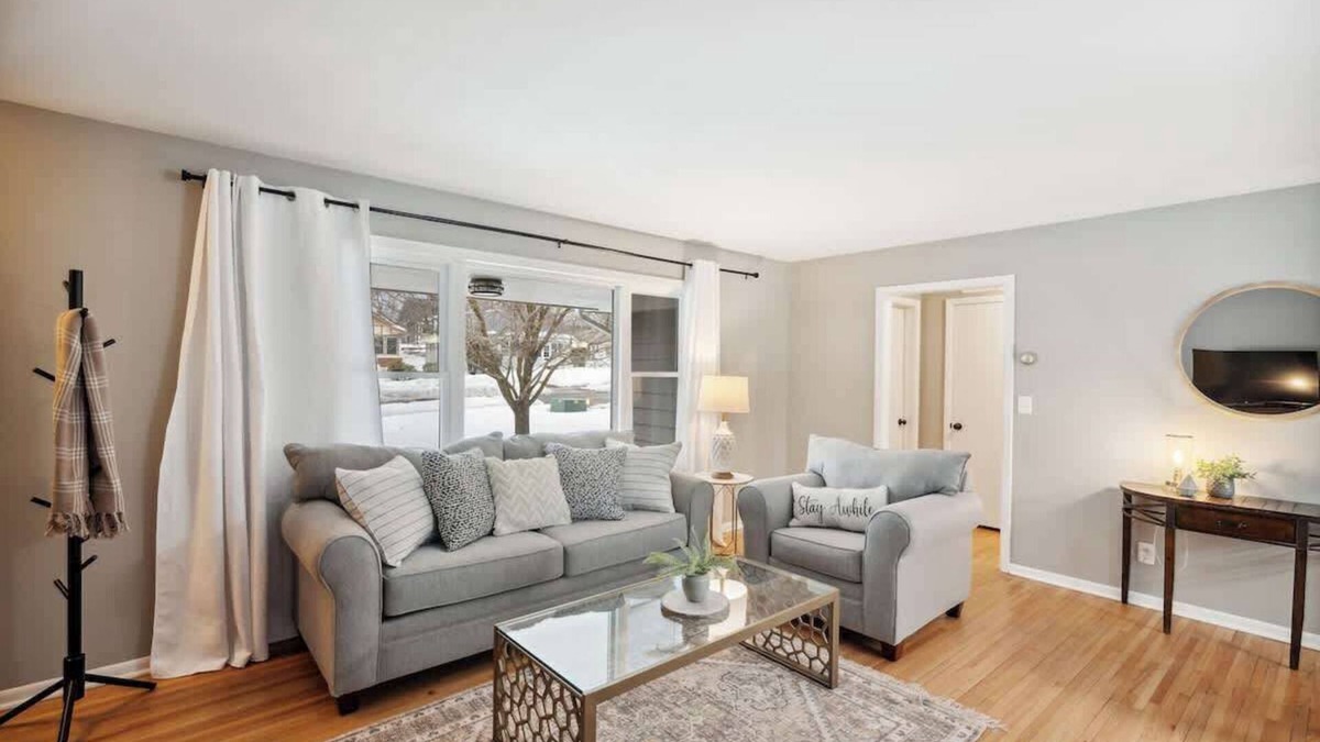 Elk River House | 2B-2B-1LVL-Midterm Stays-Parks-Pets Welcome