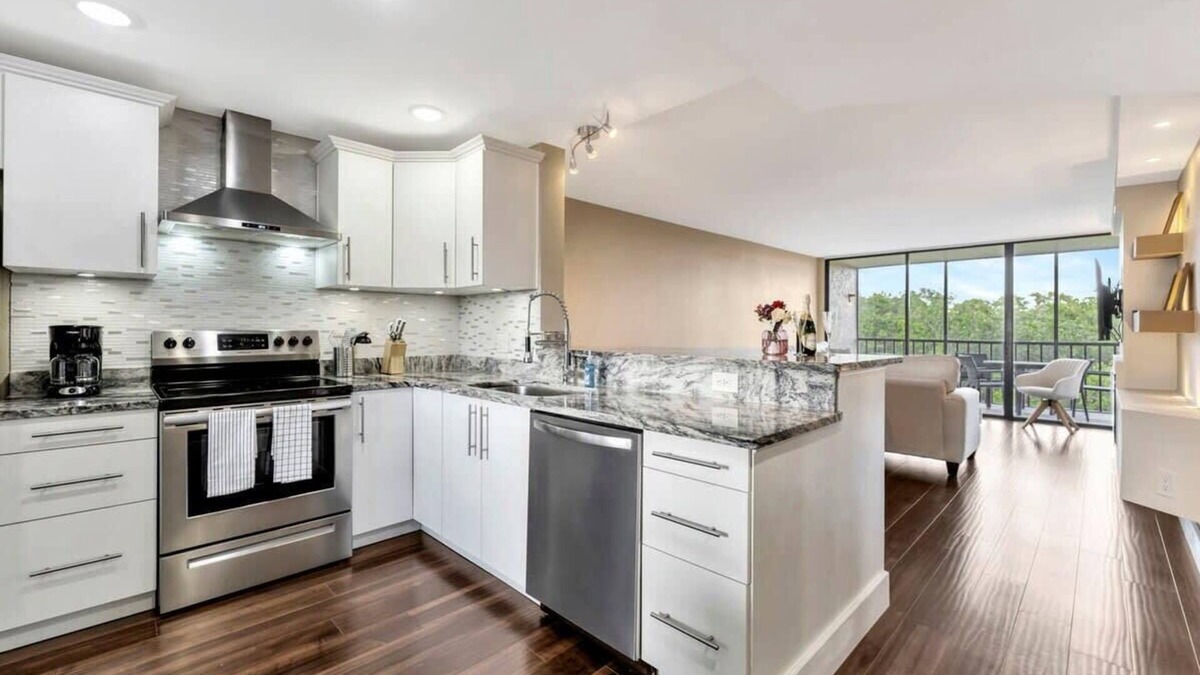 Clearwater Apartment | 2b/2b 90d rental, golf course + htd pool + hot tub