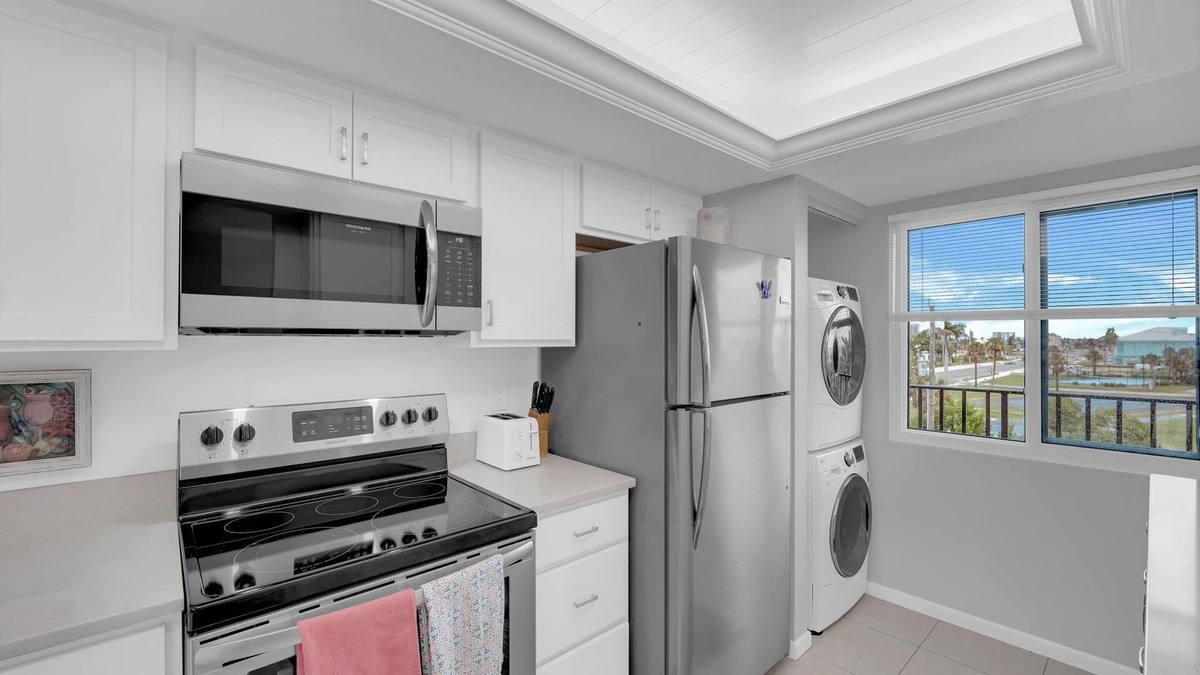 South Island Condo | 2B/2B Fairview Isles Condo, Walk to Beach, Heated Pool!