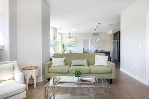 Downtown Baltimore Apartment | 2B 2BA Luxury Downtown Suite Rooftop Deck & Gym