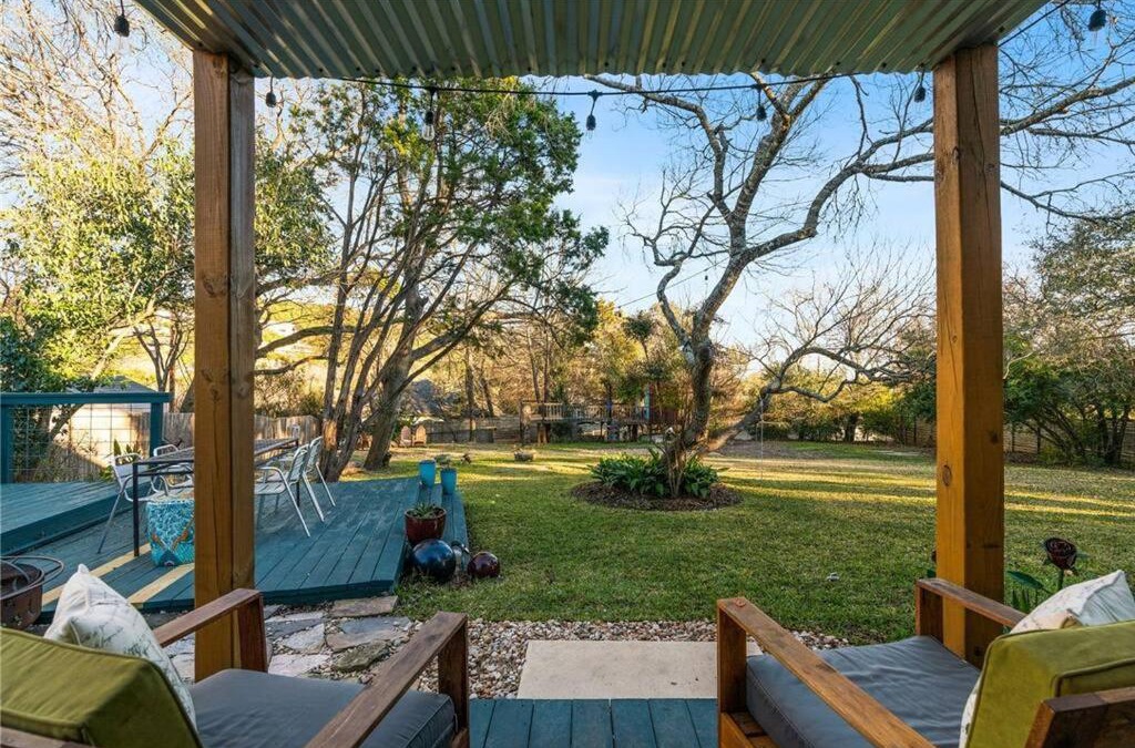 Scenic View West House | 2b1b Hidden Oasis in the Hills- Close to Downtown