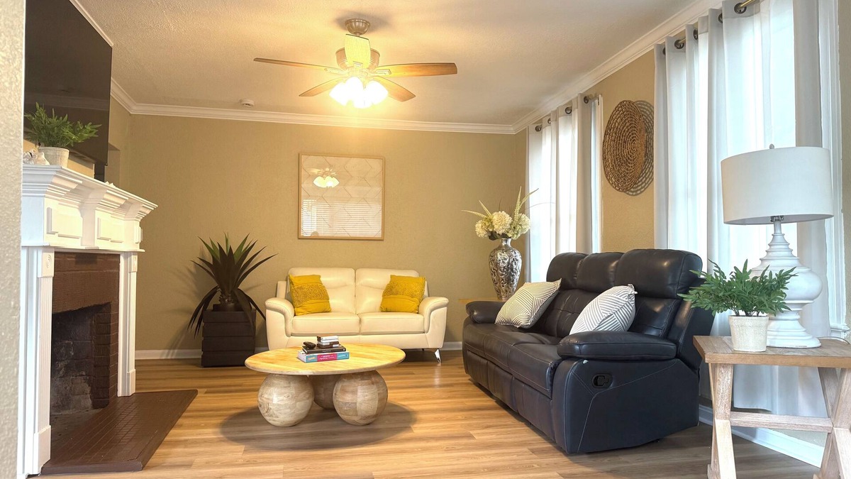 Northside House | 2B1BA Central - Airport, Riverside, Zoo, Beach