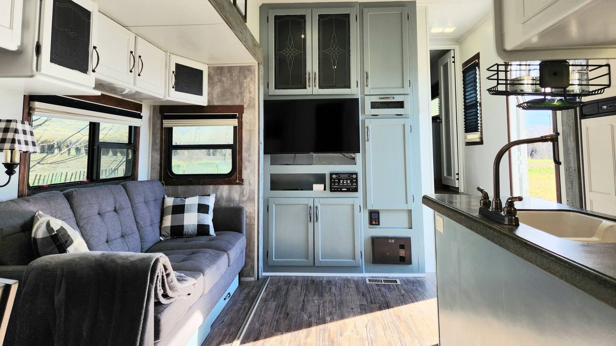 Prosser House | 2Bath Camper: Private yard, fire pit, walking path