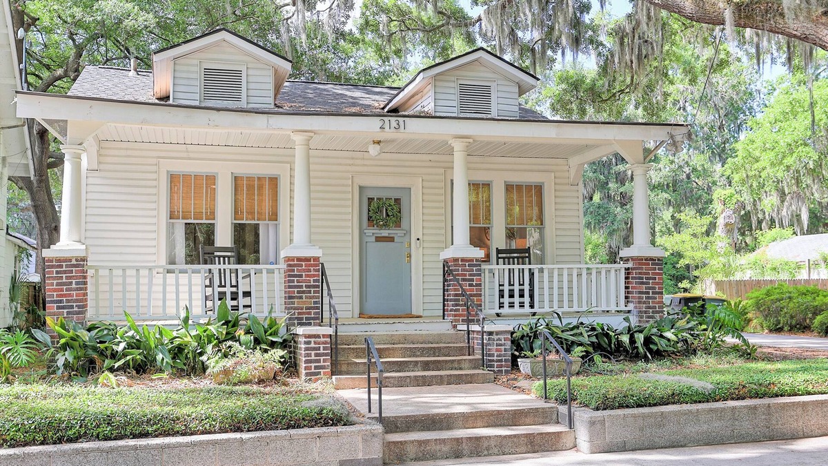Midtown House | 2bd/1ba Cottage * Renovated * Cottage in Savannah * 30+ day stay