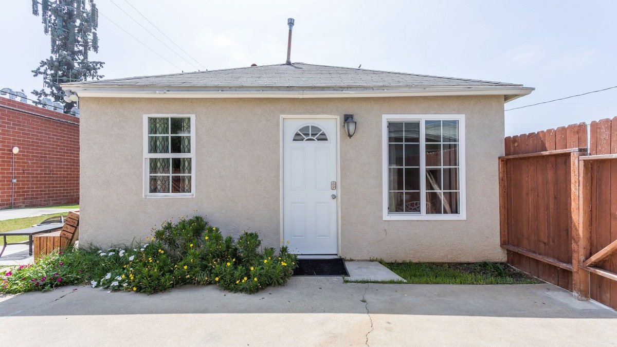 Whittier House | 2BD~1BA Home w/Parking and 1/2Acre Yard Space -20 min to Disney& Knott's