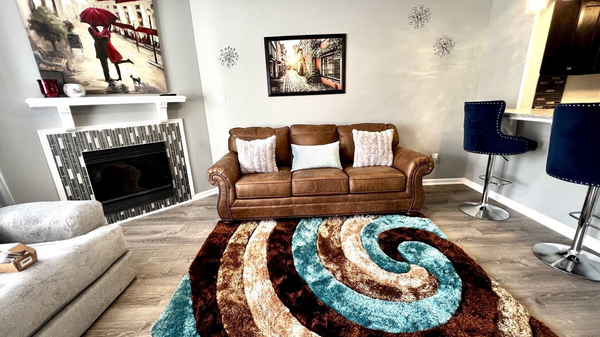 Piney Green House | 2bd 2.5 ba Sleeps 6 Luxury Townhome, Jacksonville NC. Close To Camp Lejeune