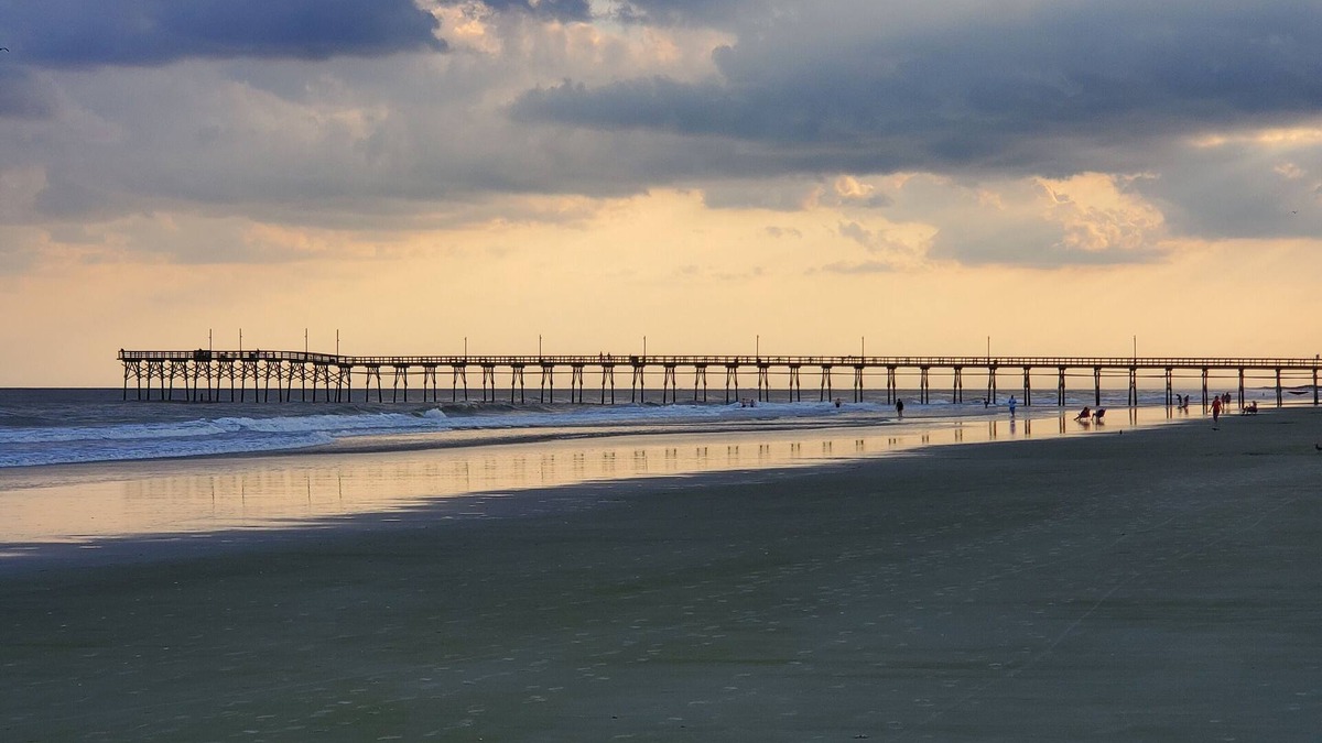 Sea Trail Condo | 2bd/2ba 4 queen beds. Sea Trail Condo. Close to the beach.