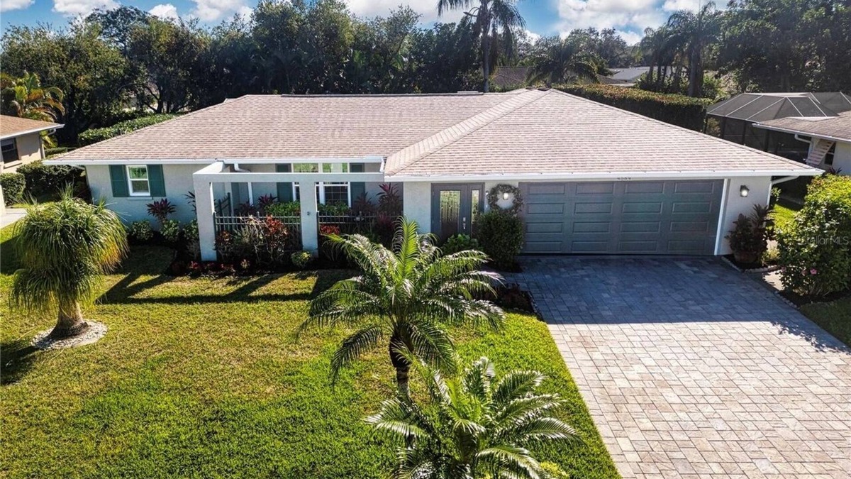 The Meadows House | 2Bd 2Ba Get Away In The Prestigious Meadows Community! Golf, Tennis, and More!