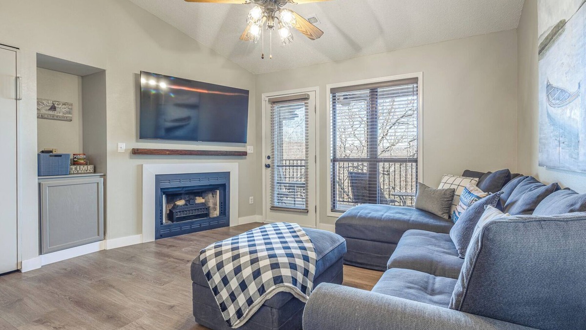 Indian Point Condo | 2bd/2ba, lakefront Condo, sleeps 8. Ticket DEALS and Resort Perks! Rentable Boat Slips