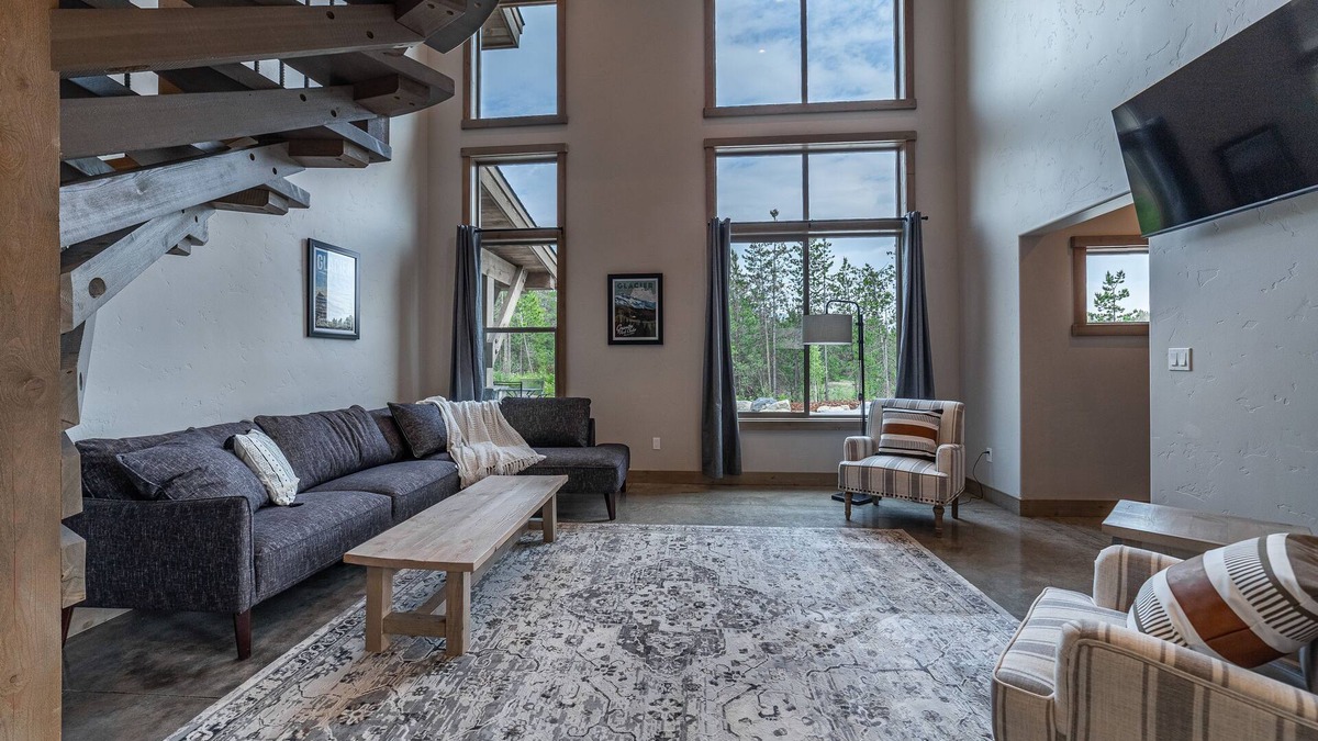 Coram Condo | 2bd/2ba Stunning Condo-Stay Near Glacier- Private Hot Tub- King Bed #4-4