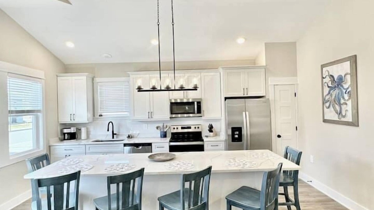 Corolla Village Condo | 2BD/2BA Villa across Currituck Beach Lighthouse