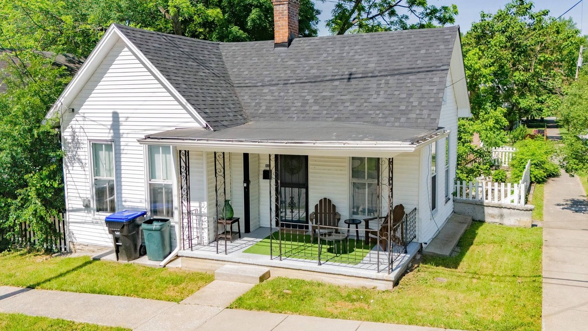 Frankfort House | 2BD 2Bath, Ideally Located Cottage