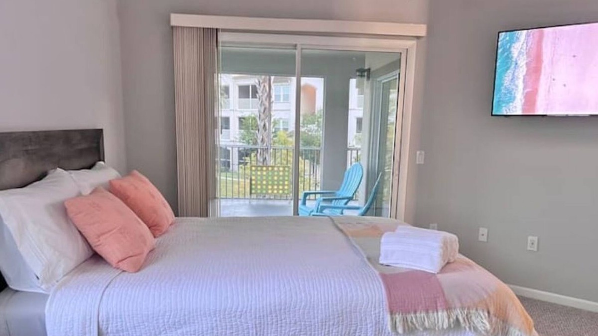 Ocoee Apartment | 2BD Apt+Lake/FountainView+Balcony, Resort Style Pool, Wi-Fi, Desk, Gym, Kitchen
