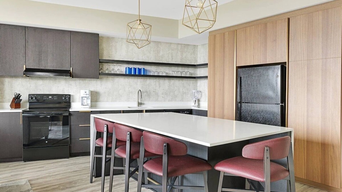 Downtown Atlanta Resort | 2BD/Atlanta - Downtown w/Rooftop Pool and Pool Bar!