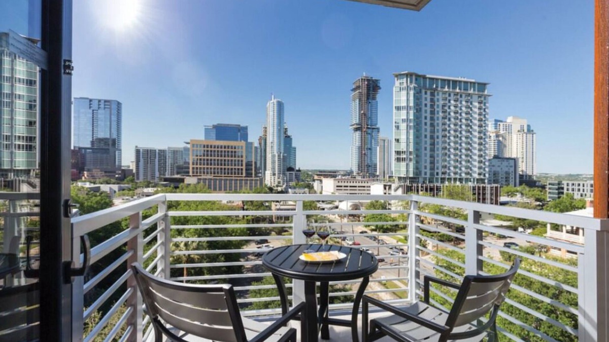 Civic District Condo | 2BD/Austin - Full Kitchen, W/D, Balcony, Fire Pit!