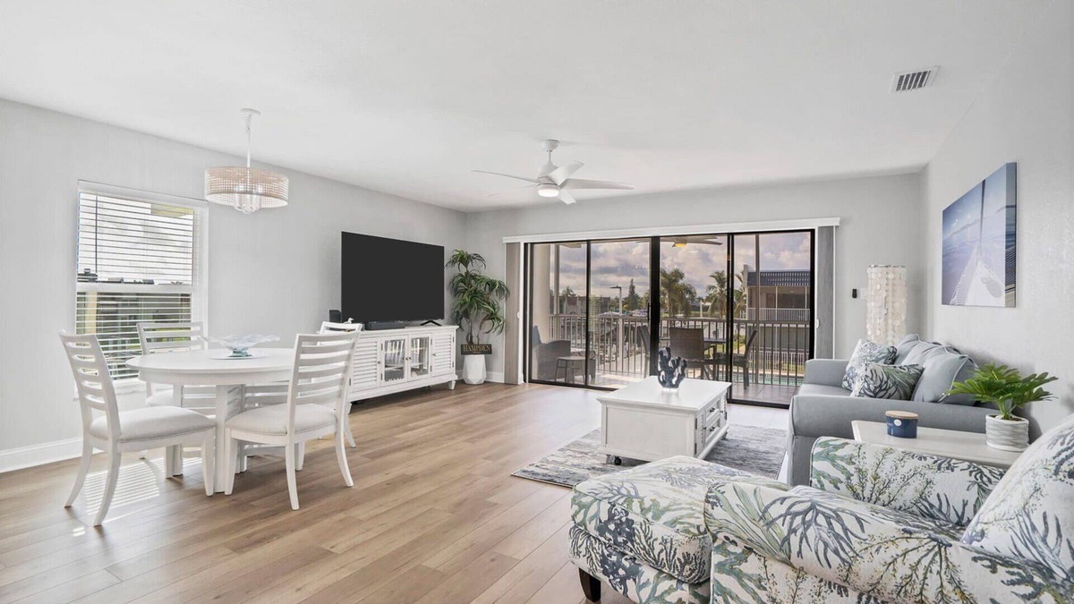 Punta Gorda Condo | 🥇 2bd condo with Canal access to Charlotte Harbor (CH1121)
