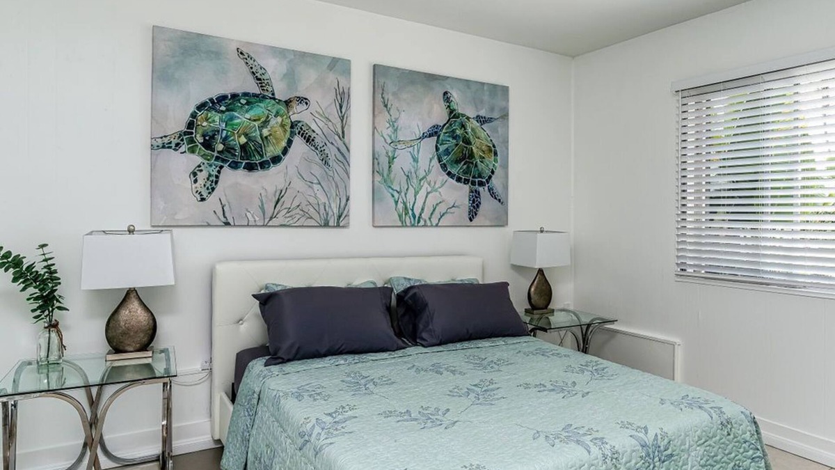 Loma Alta House | 2bd home with secluded backyard w BBQ near the beach