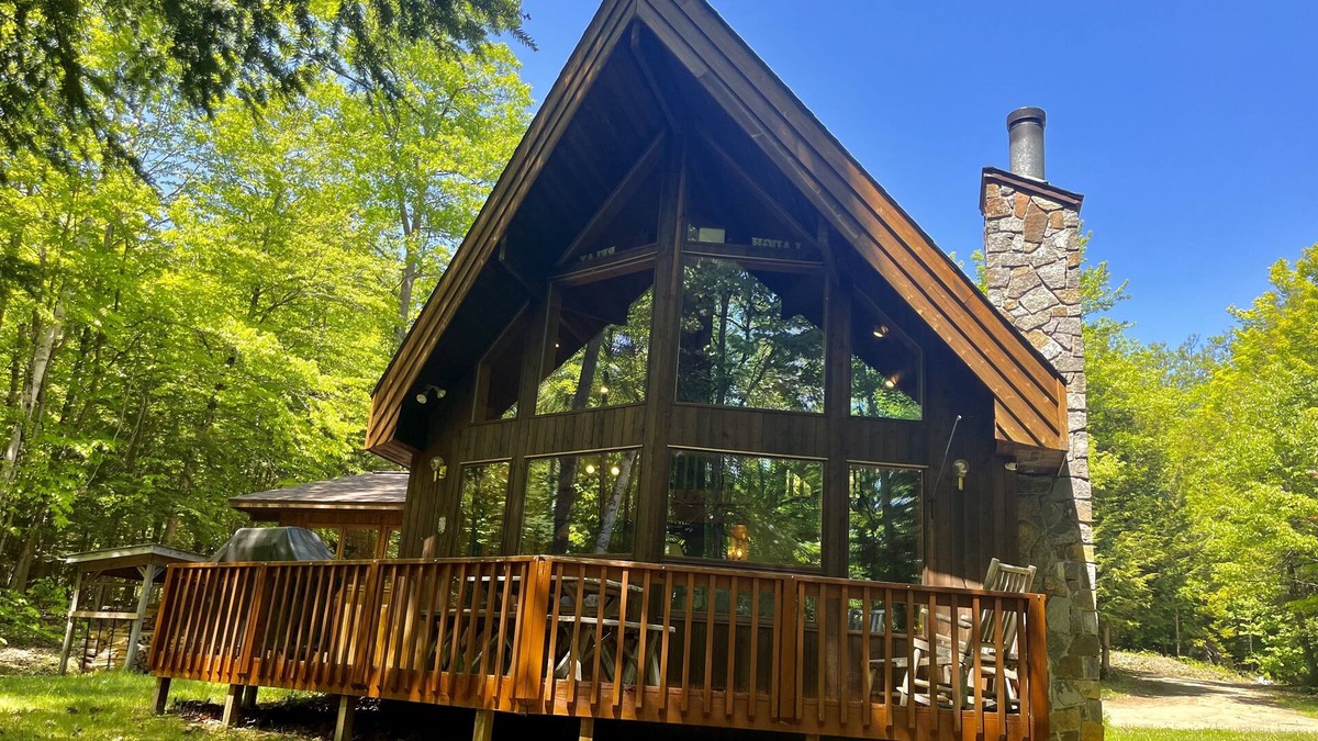 North Creek Cabin | 2BD + Loft cabin, 5-mins to Gore Mtn | North Creek