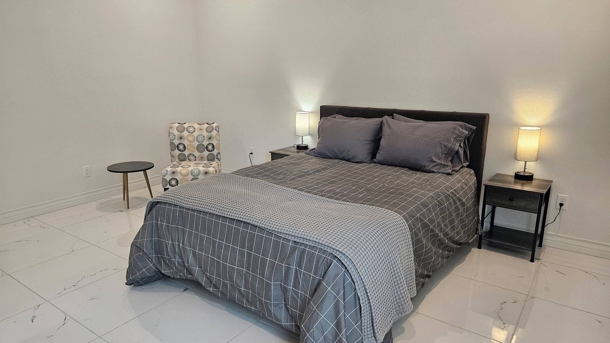 Central City Apartment | 2BD-RemoteWork-Extd Stay Discounts-PetsOK-Central