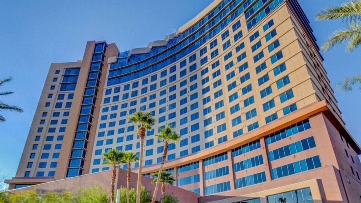 Las Vegas Condo | 2BD/Vegas - Private Living Room and Kitchen in your Condo!