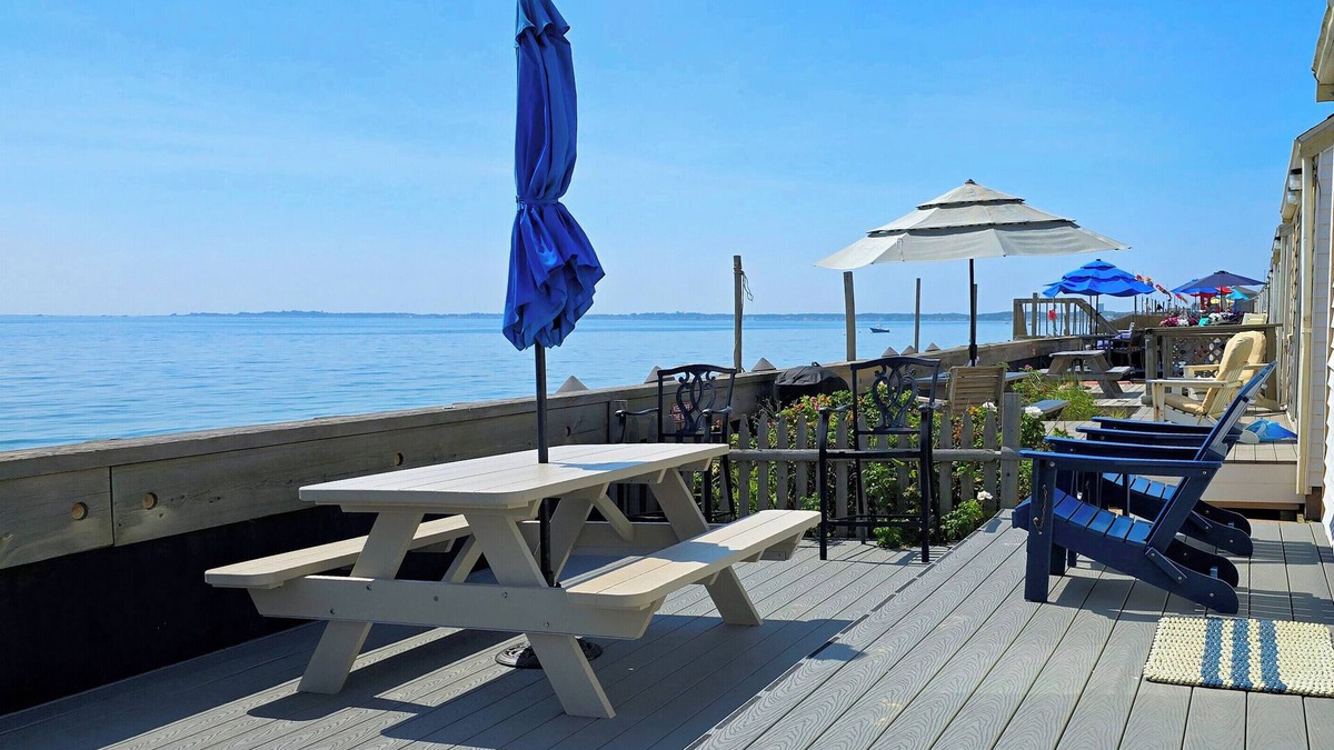 North Truro Cottage | 2BD Waterfront Cottage-Amazing Bay Views & Sunsets, End Unit, Direct Beach Access, A/C