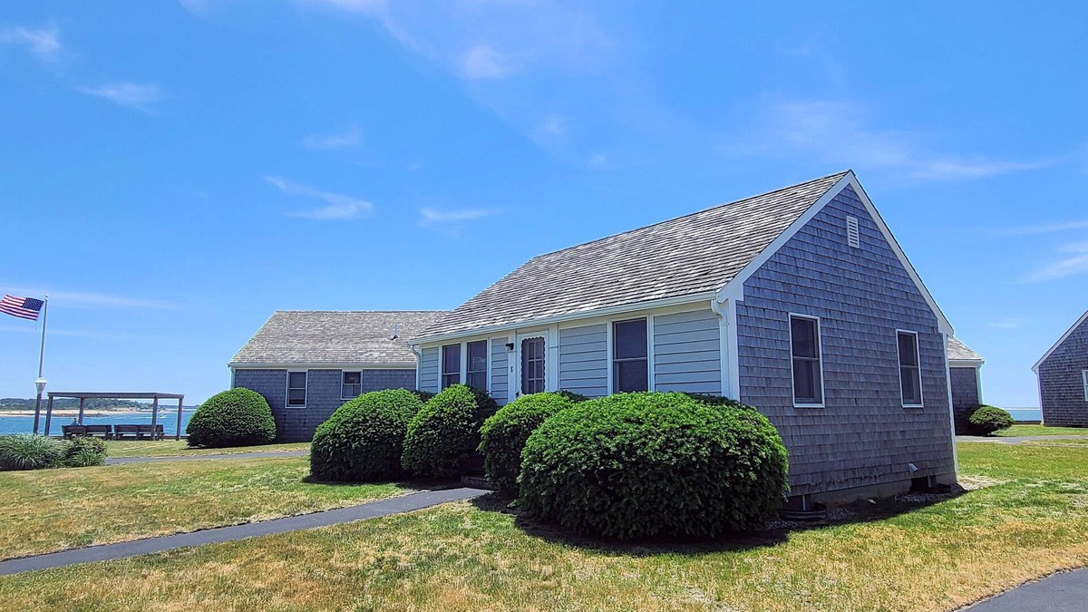 Wellfleet Cottage | 2BD Waterfront Cottage at Mayo Beach-Private Association Bay Beach, Walk to Town Pier