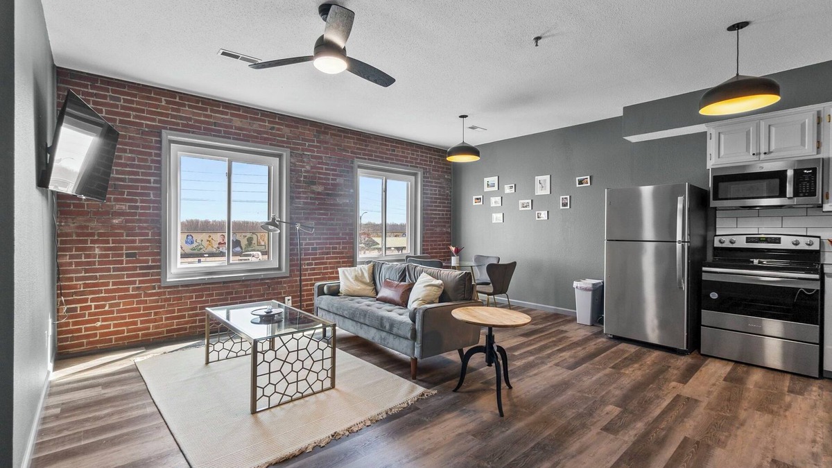 Cape Girardeau Apartment | 2Bdrm Stay in Downtown Cape, Walkable, Laundry
