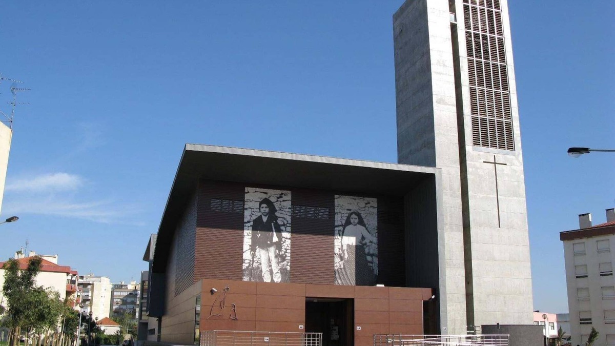 Alverca do Ribatejo Apartment | 2bed 15min Lisbon W/wifi, ac, Parking