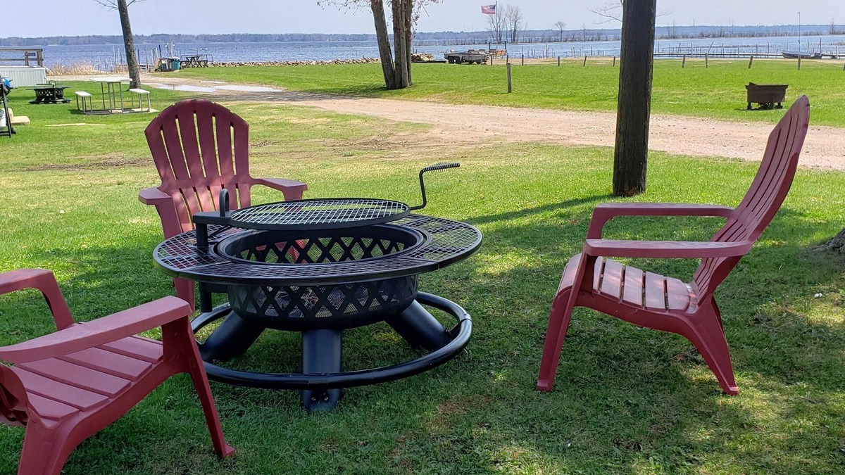 Gladstone Cottage | 2bed 1bath LAKE MI Fishing Cabin WiFi AC Deck Firepit Kayak Paddle Boat Dock #8