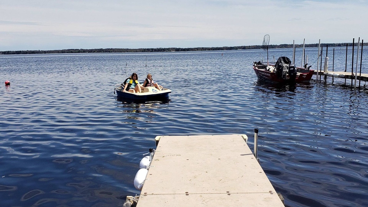 Gladstone Cottage | 2bed 1bath LAKE MI Fishing Cabin WiFi AC Deck Firepit Kayak Paddle Boat Dock #9