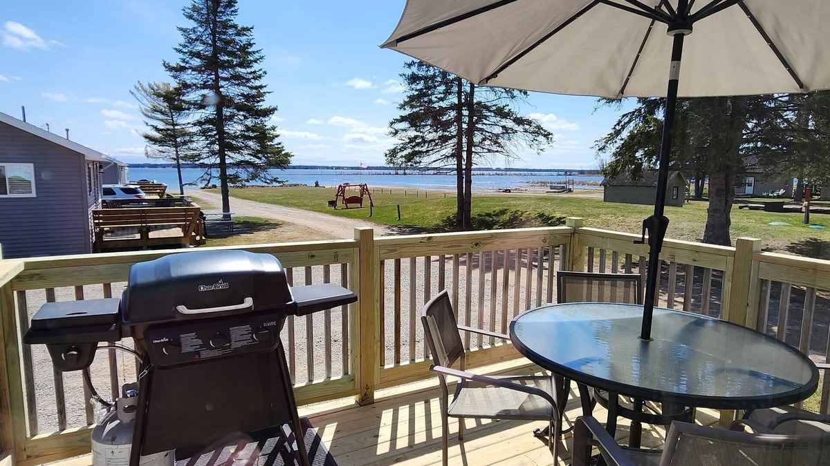 Gladstone Cottage | 2bed 1bath LAKE MI Fishing Cabin WiFi AC Deck Firepit Kayaks Paddle Boat Dock #7
