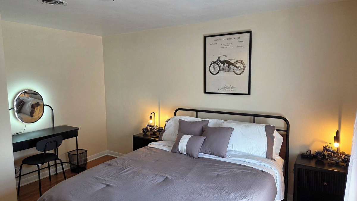 Gurnee House | 2bed/1bath TH - 7min Six Flags, 14min Navy Base