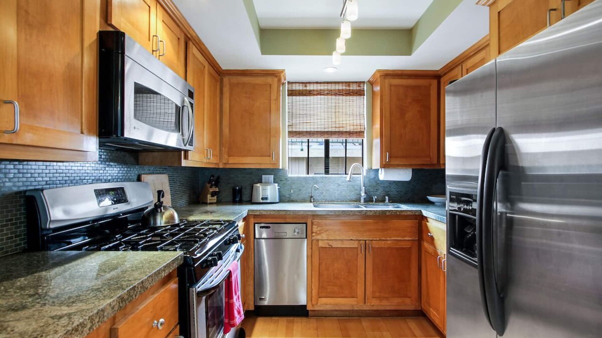 Westwood Condo | 2Bed 2bath Quiet Comfortable 10671 Wilkins Westwood Westside Condo
