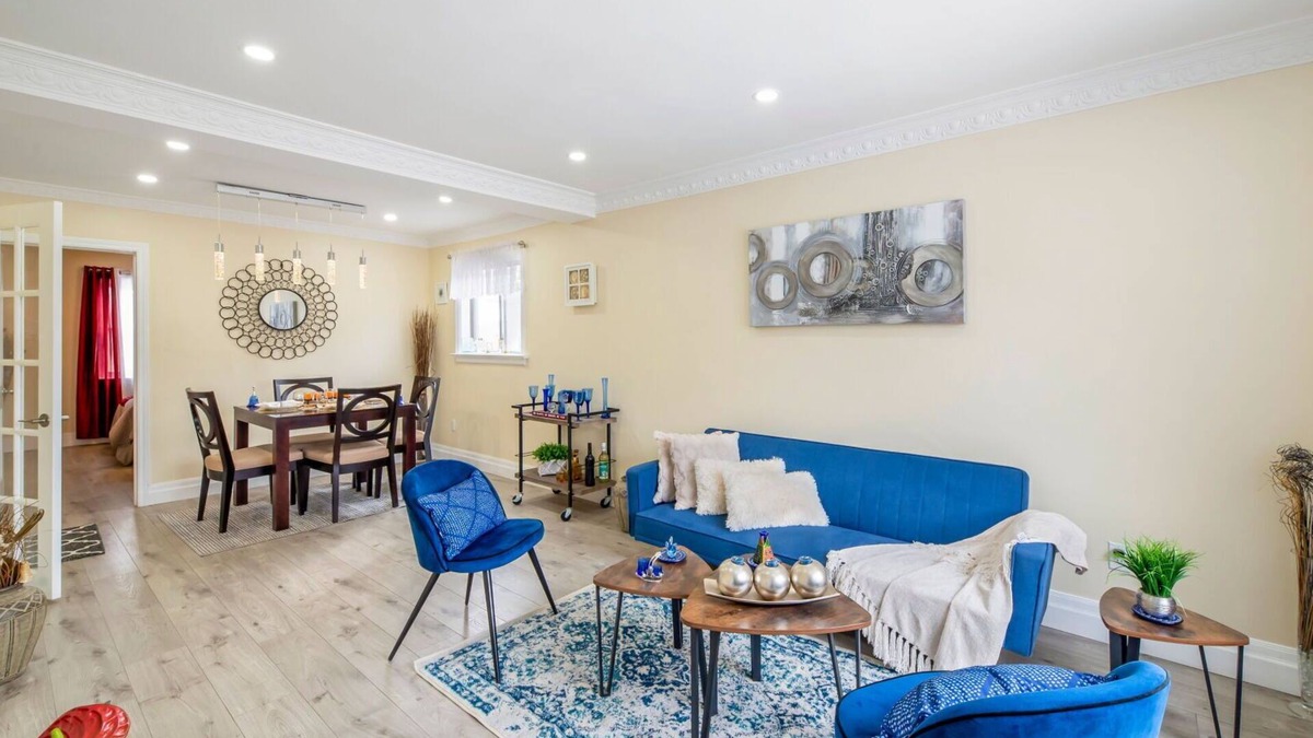 Topham Park House | 2Bedroom+1Bathroom+I Parking East-York bungalow