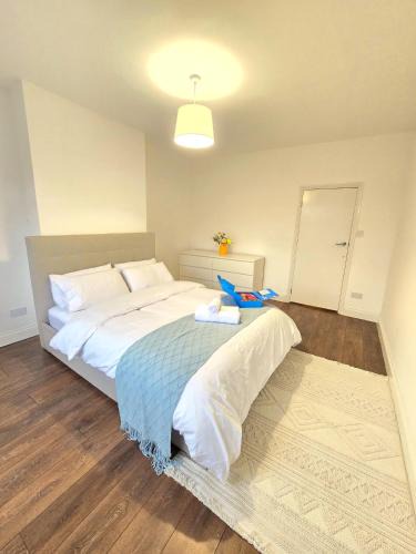 Wimbledon Apartment | 2bedroom sleeps 5 Raynes Park London 30min to Central London Family Friendly