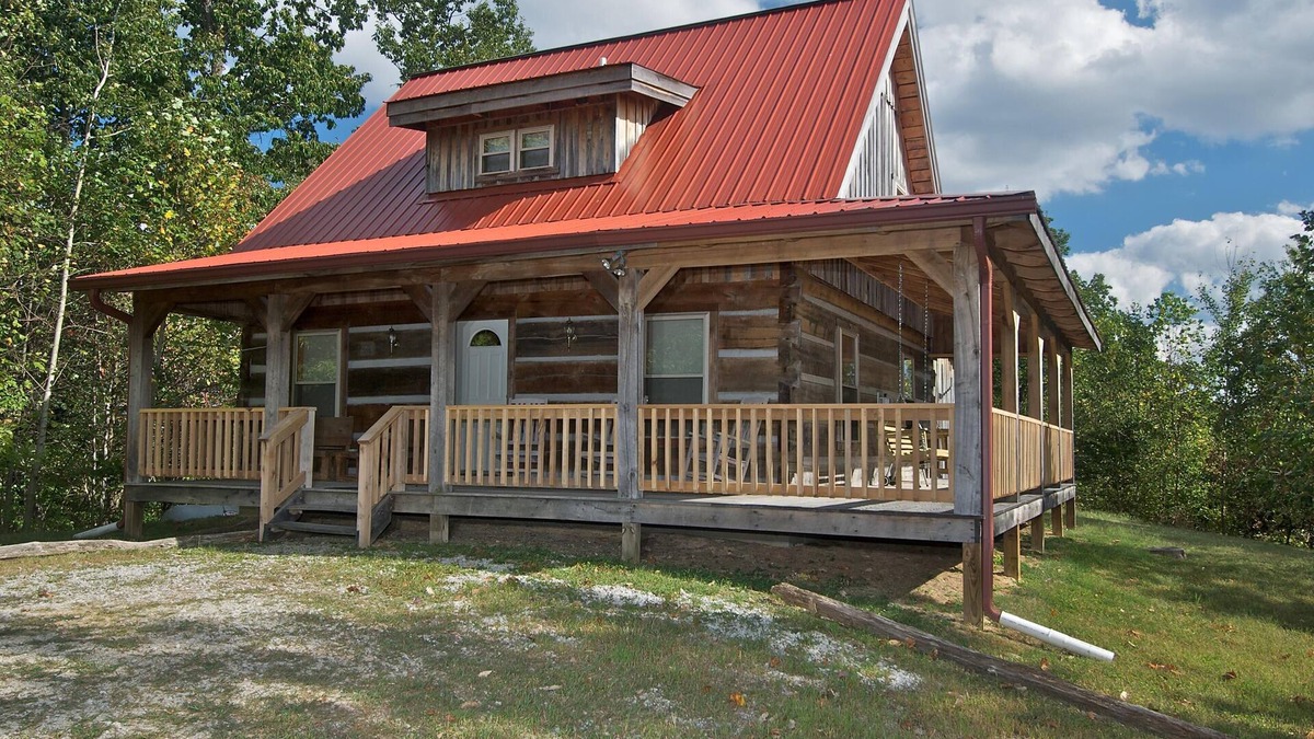 Nashville Cottage | 2BR, 1.5BA Log Cabin
