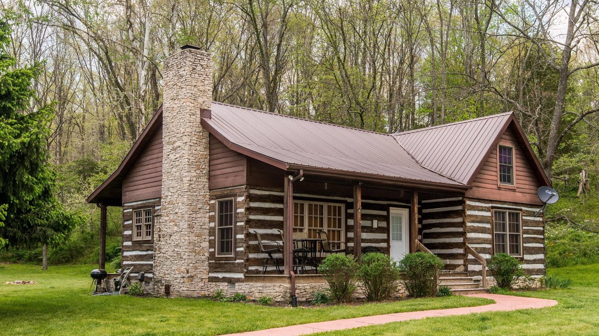Nashville Cabin | 2BR, 1 BA Log Cabin