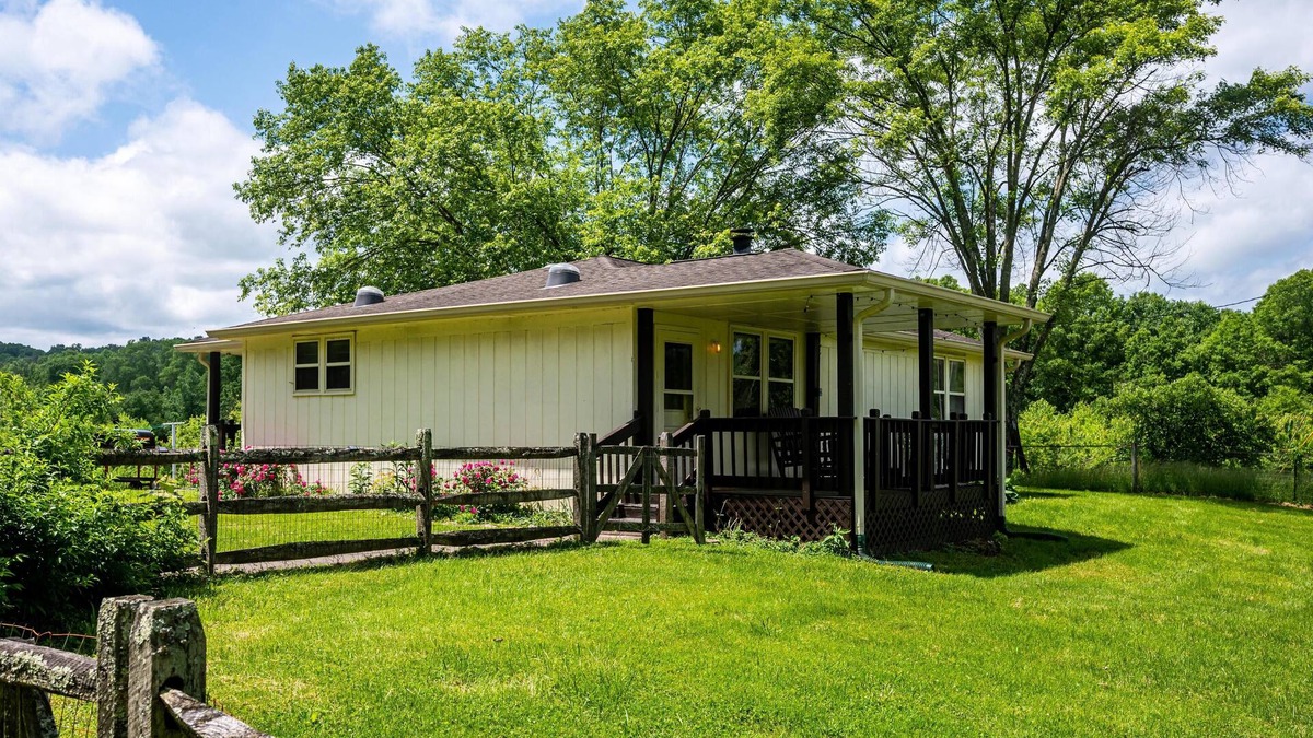 Gnaw Bone Cabin | 2BR, 1BA, One (1) Dog Friendly