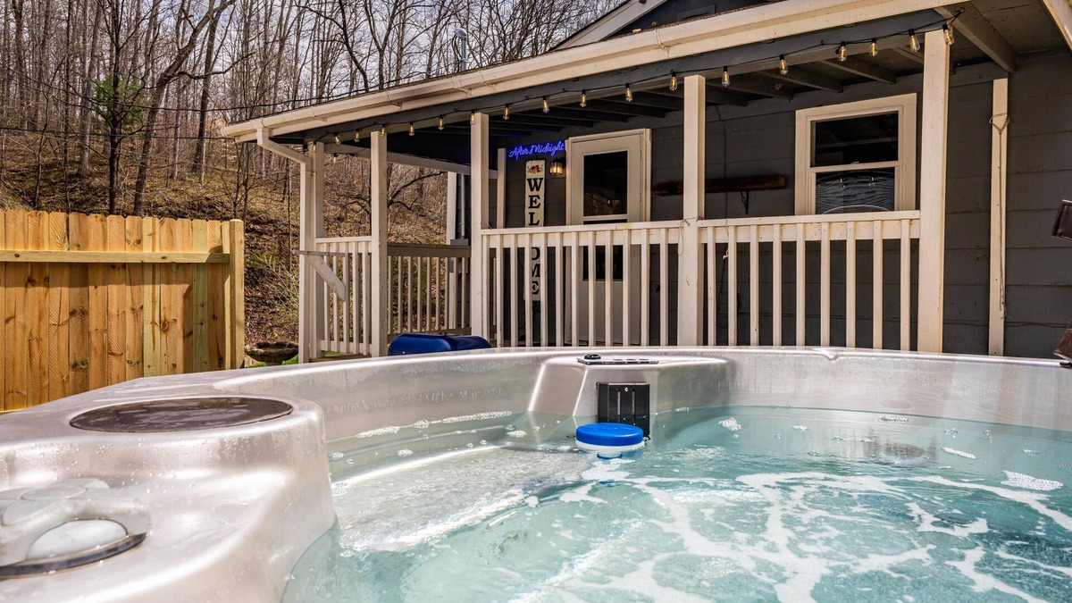 Gnaw Bone Cottage | 2BR, 1BA