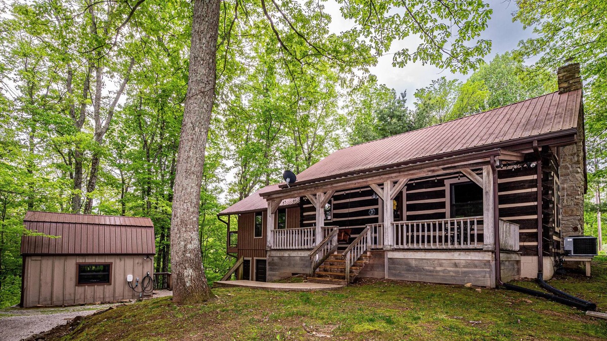 Gnaw Bone Cabin | 2BR, 2 BA Log Cabin