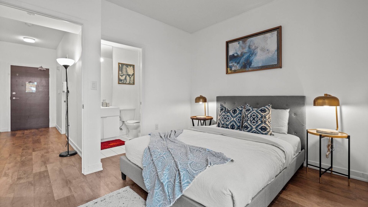 CityPlace Condo | 2BR 2 Bath 6 Guests Parking Balcony Near CN Tower Downtown—By Hostia