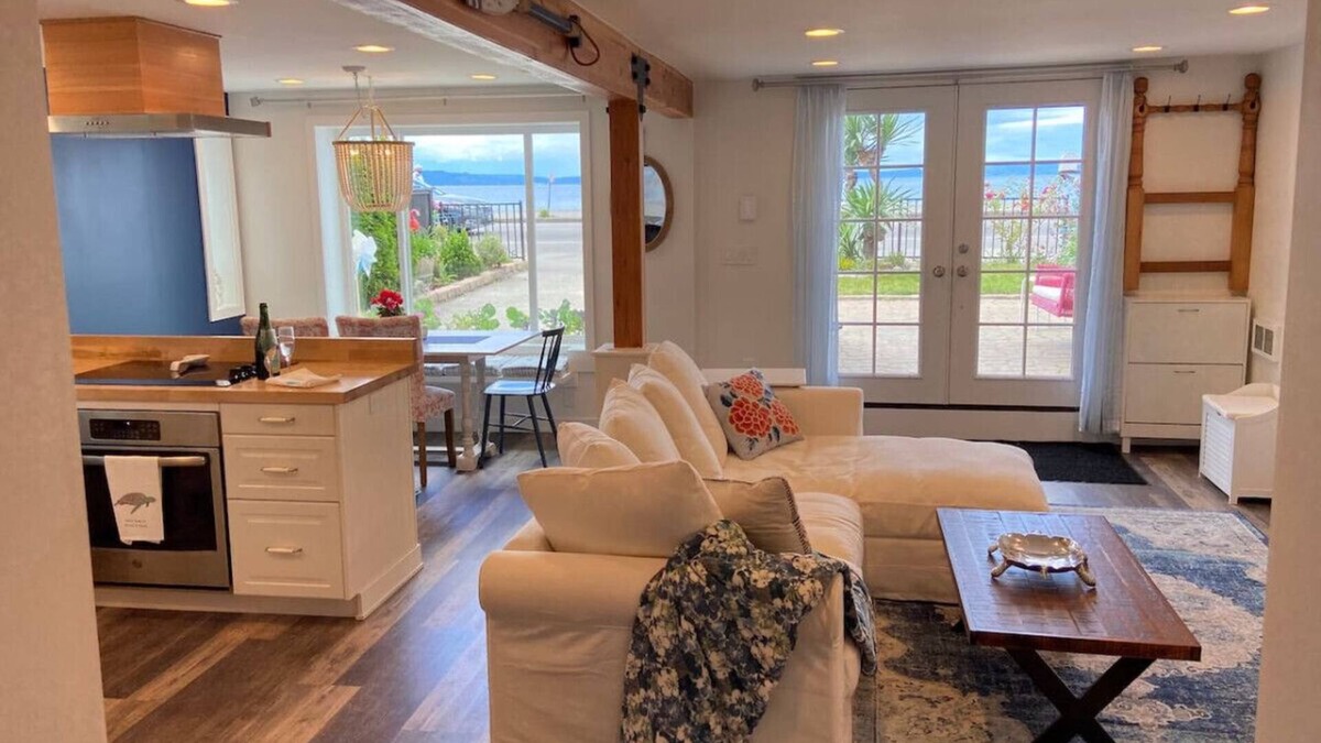 West Seattle House | 2BR 2BA Alki Beach Waterfront Retreat Ext. Stay