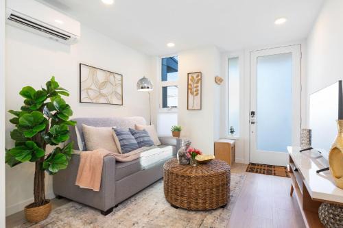 Broadway House | 2BR 2BA Capitol Hill Cozy Haven- Rooftop