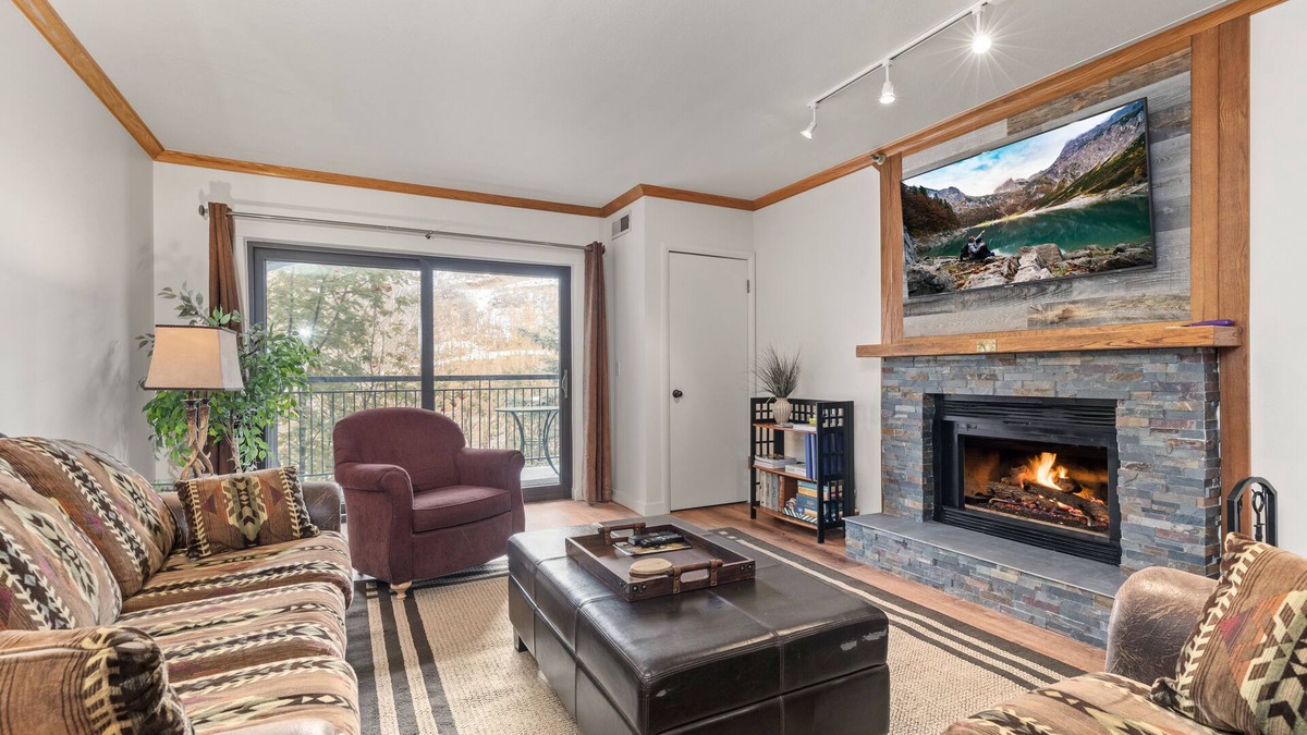 Downtown Park City Condo | 2BR 2BA Condo Main St & Town Lift access & Winter Heated Pool, Hot tubs & Sauna
