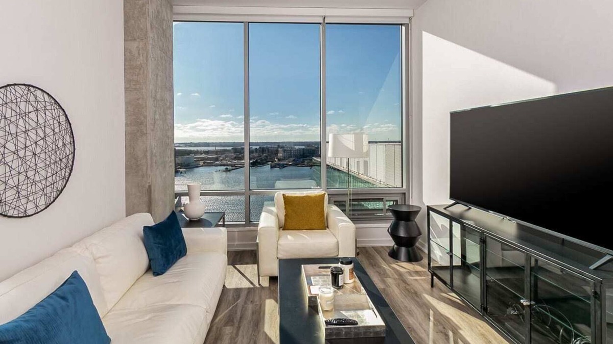 Fells Point Apartment | 2BR/2BA Elegant Luxury Suite With Gym & Pool By ENVITAE