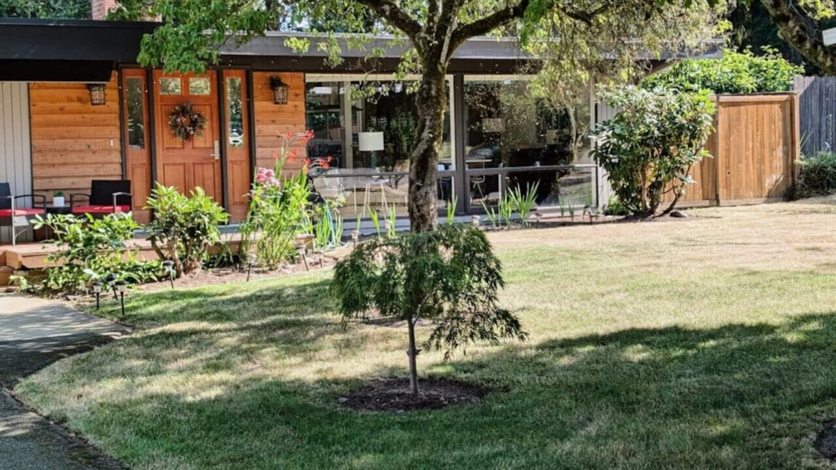 Bridle Trails House | 2BR 2BA Kirkland Bridle Trails