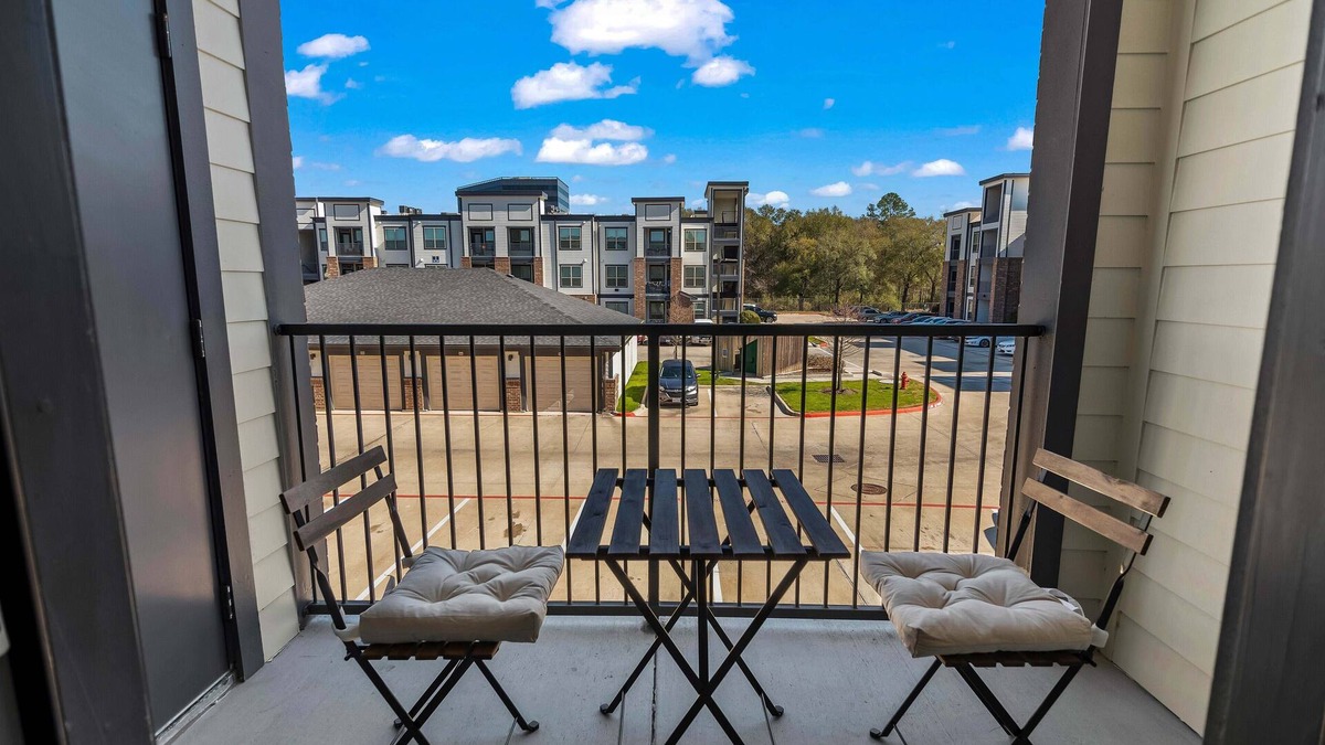 Aldine Apartment | 2br 2ba located mins away fro IAH Airport